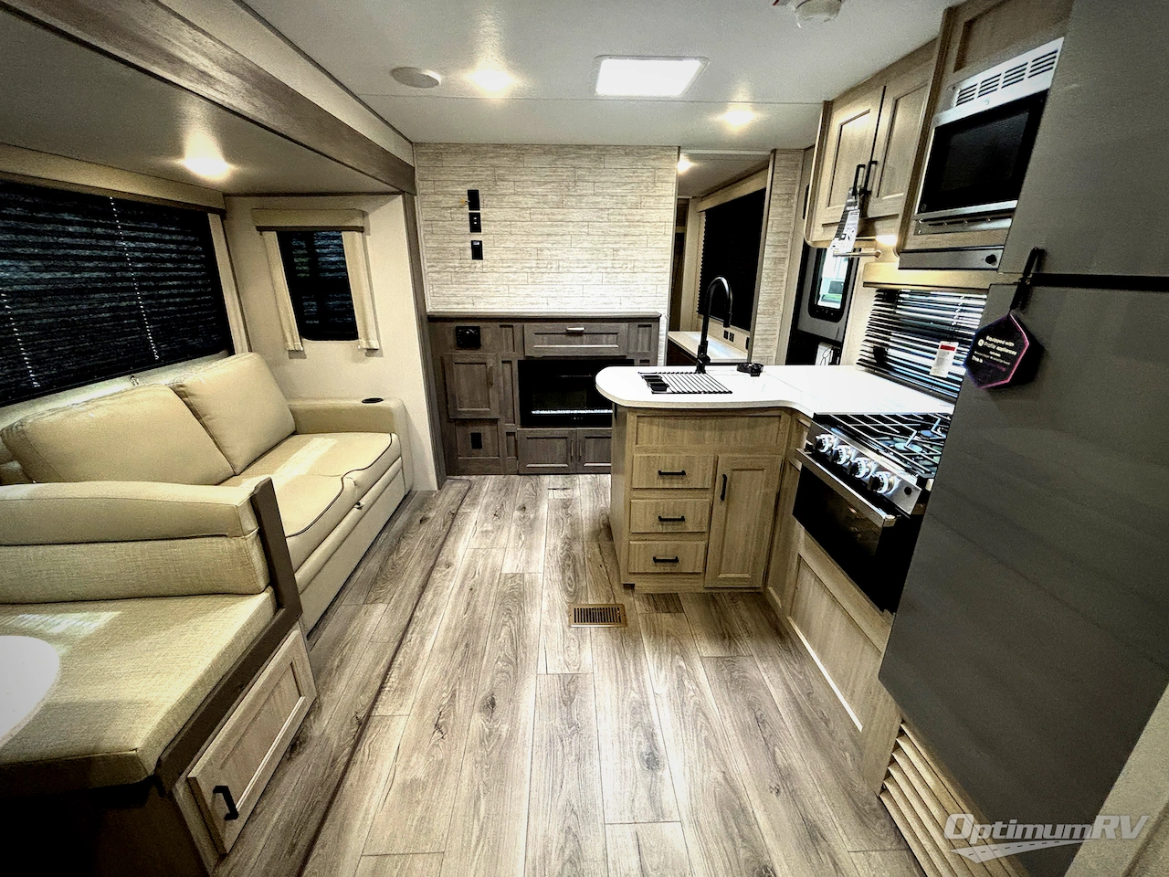 2026 Coachmen Catalina Legacy Edition 343BHTS Photo 2