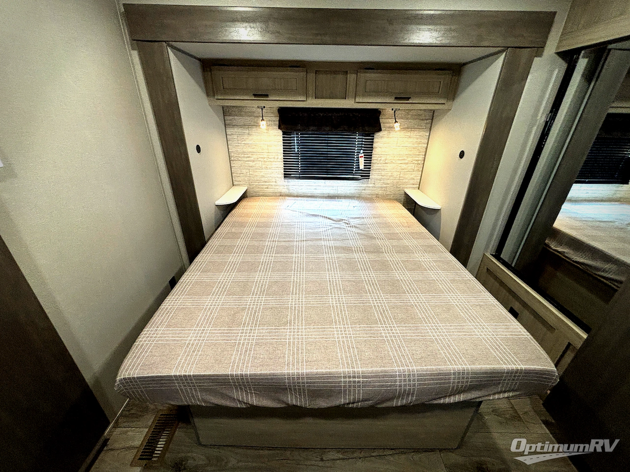 2026 Coachmen Catalina Legacy Edition 343BHTS Photo 5