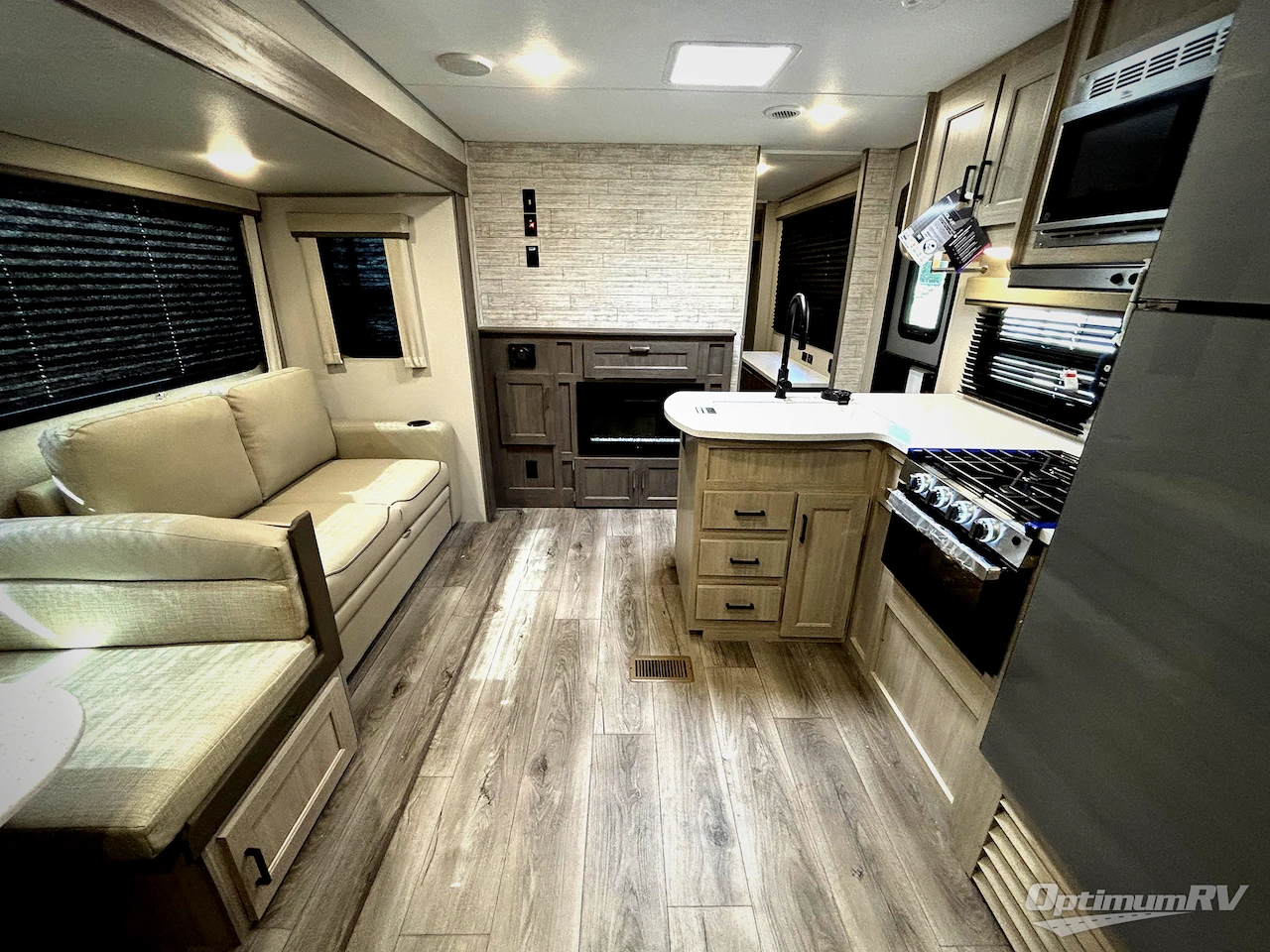2026 Coachmen Catalina Legacy Edition 343BHTS Photo 5