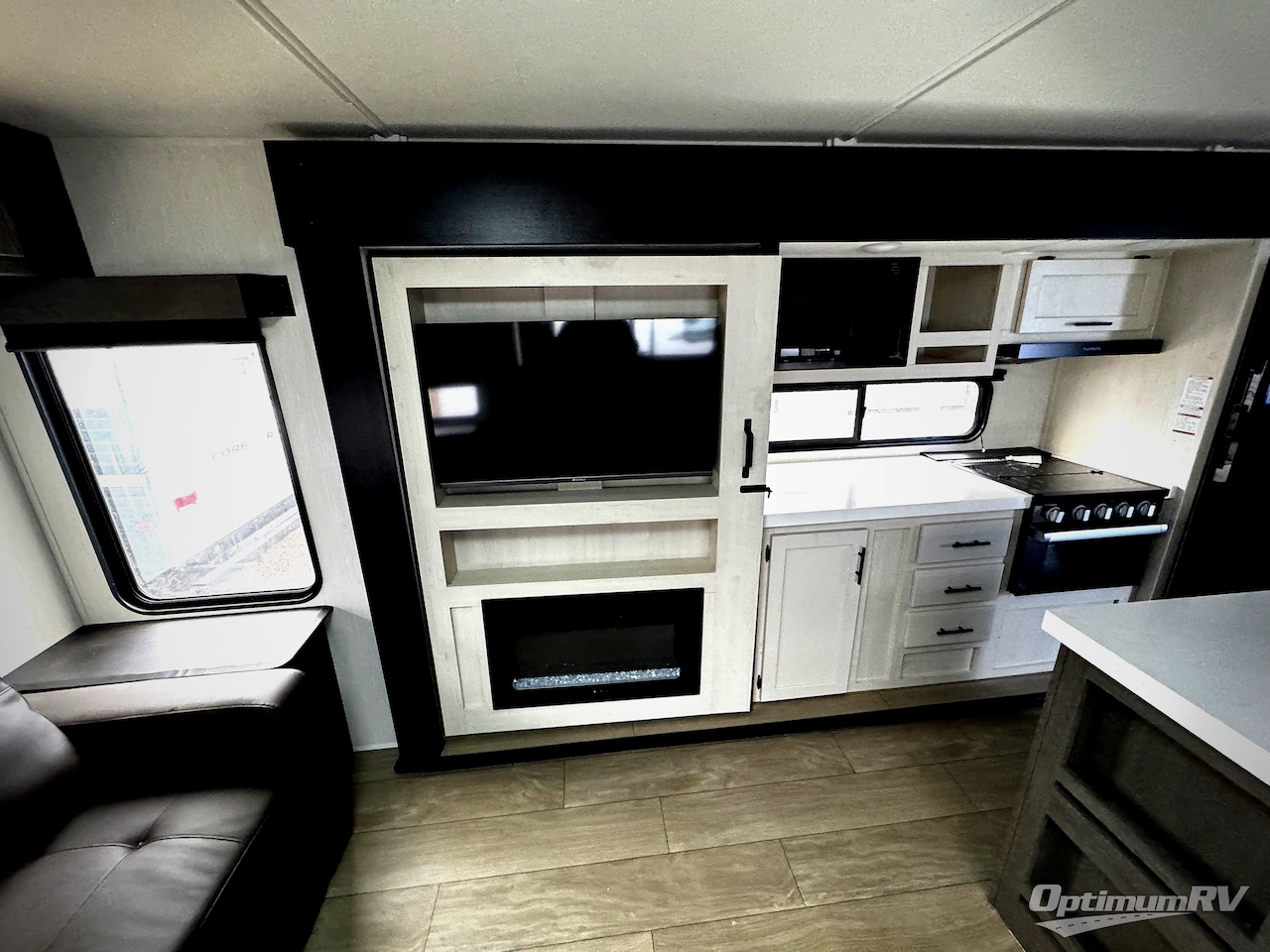 2026 Forest River Cherokee Alpha Wolf 26RL Photo 13