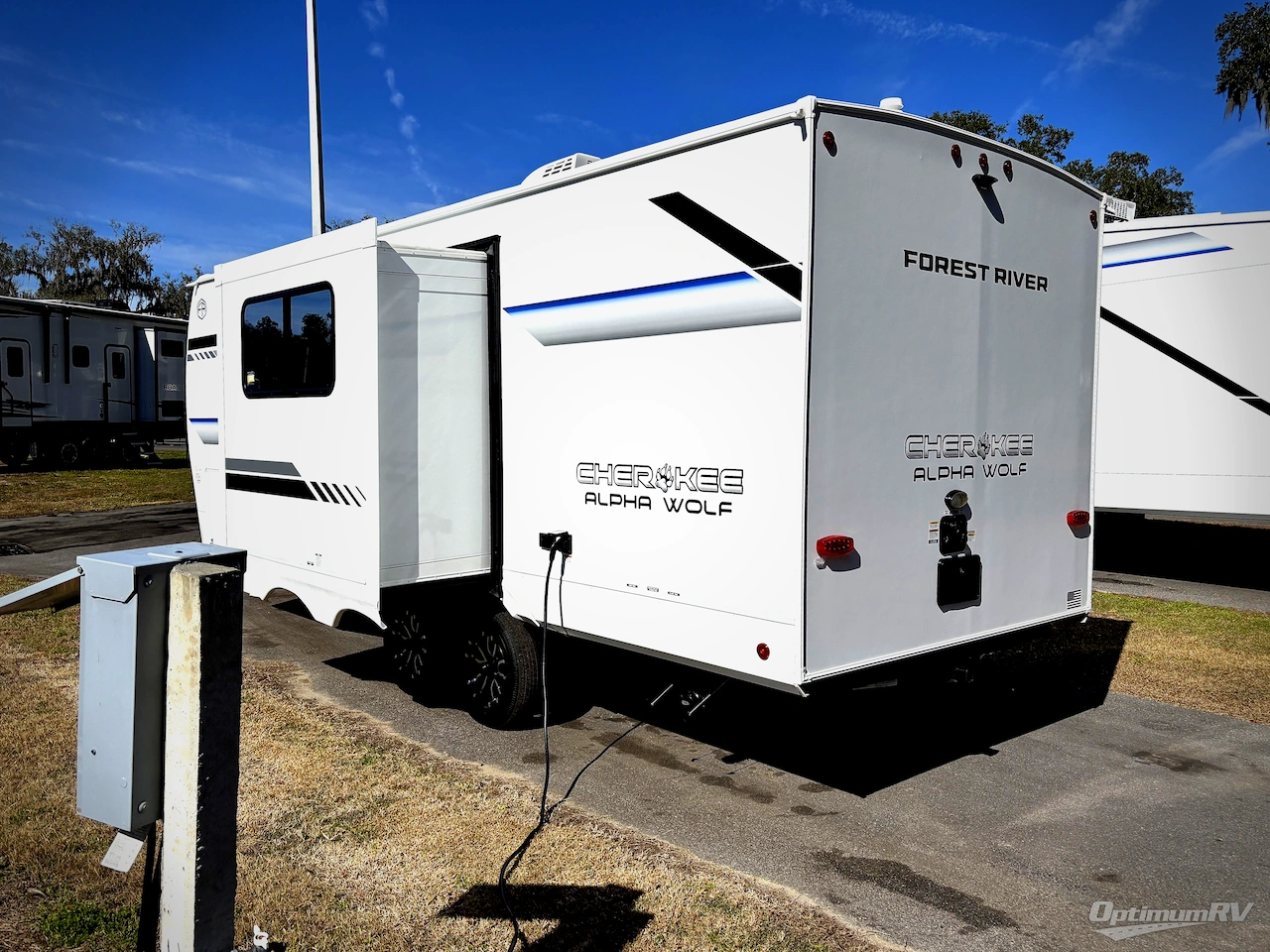 2026 Forest River Cherokee Alpha Wolf 21RB Photo 3