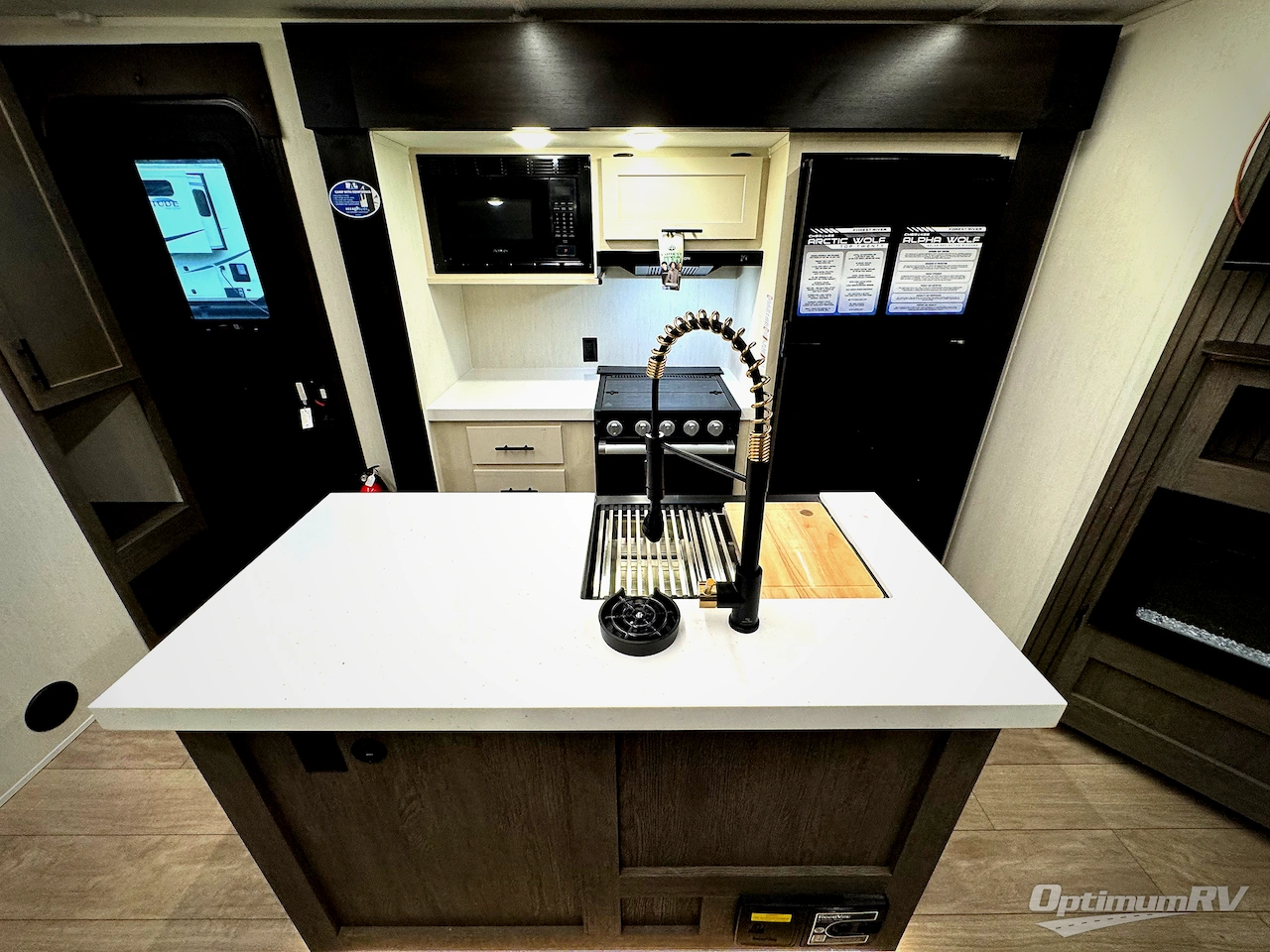 2026 Forest River Cherokee Alpha Wolf 33BH Photo 6