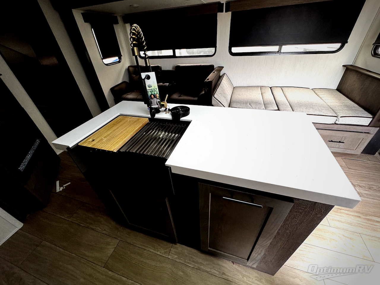 2026 Forest River Cherokee Alpha Wolf 33BH Photo 7