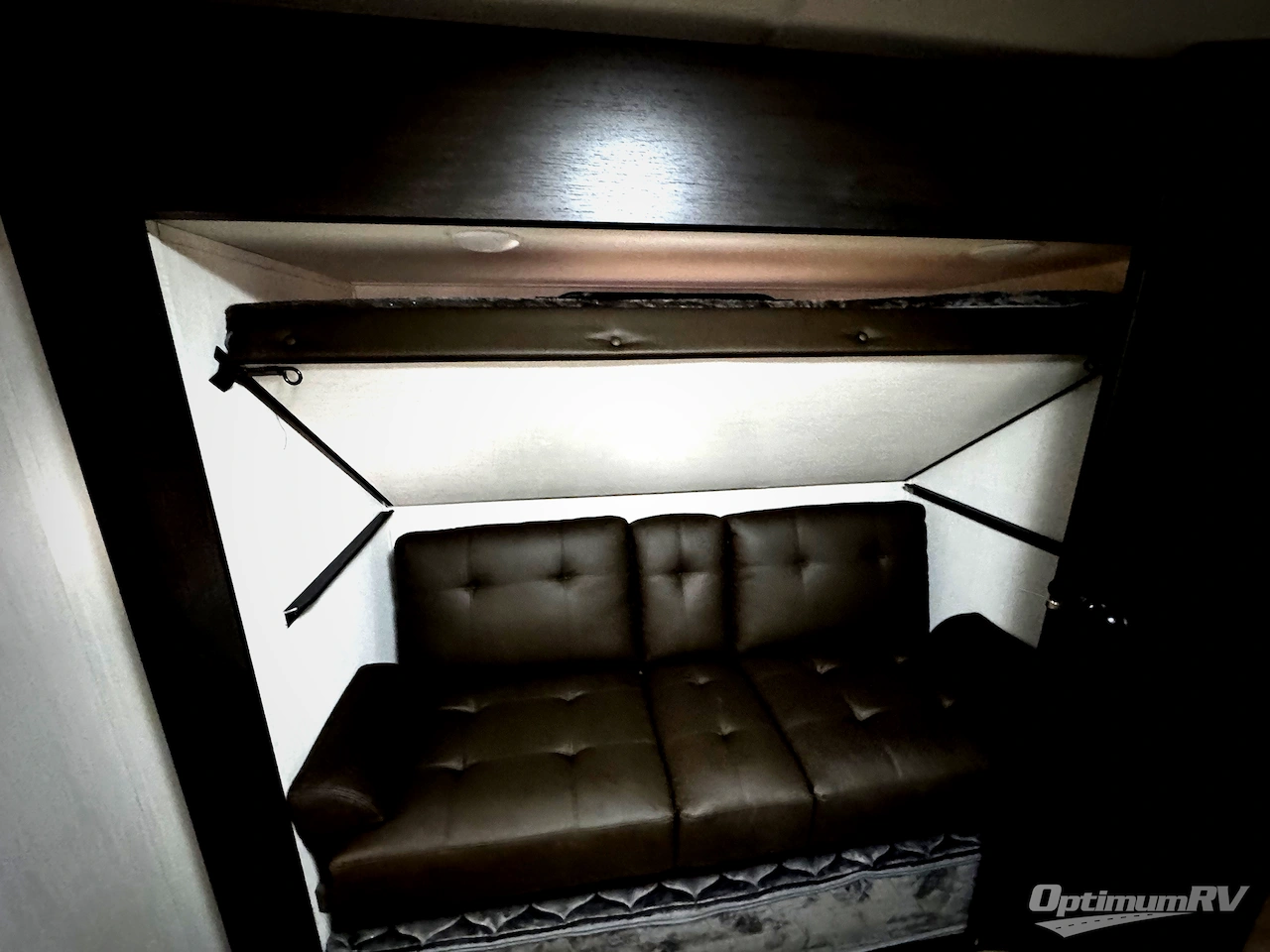 2026 Forest River Cherokee Alpha Wolf 33BH Photo 11