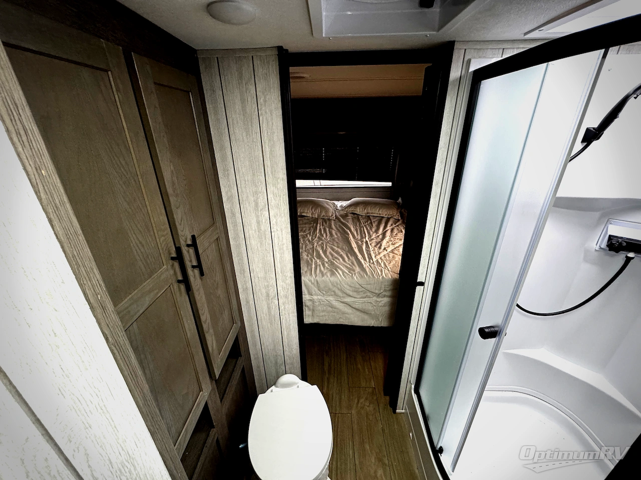 2026 Forest River Cherokee Alpha Wolf 33BH Photo 14