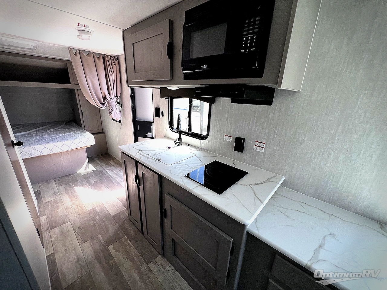2025 Coachmen Clipper 5K Series 242MK Photo 6