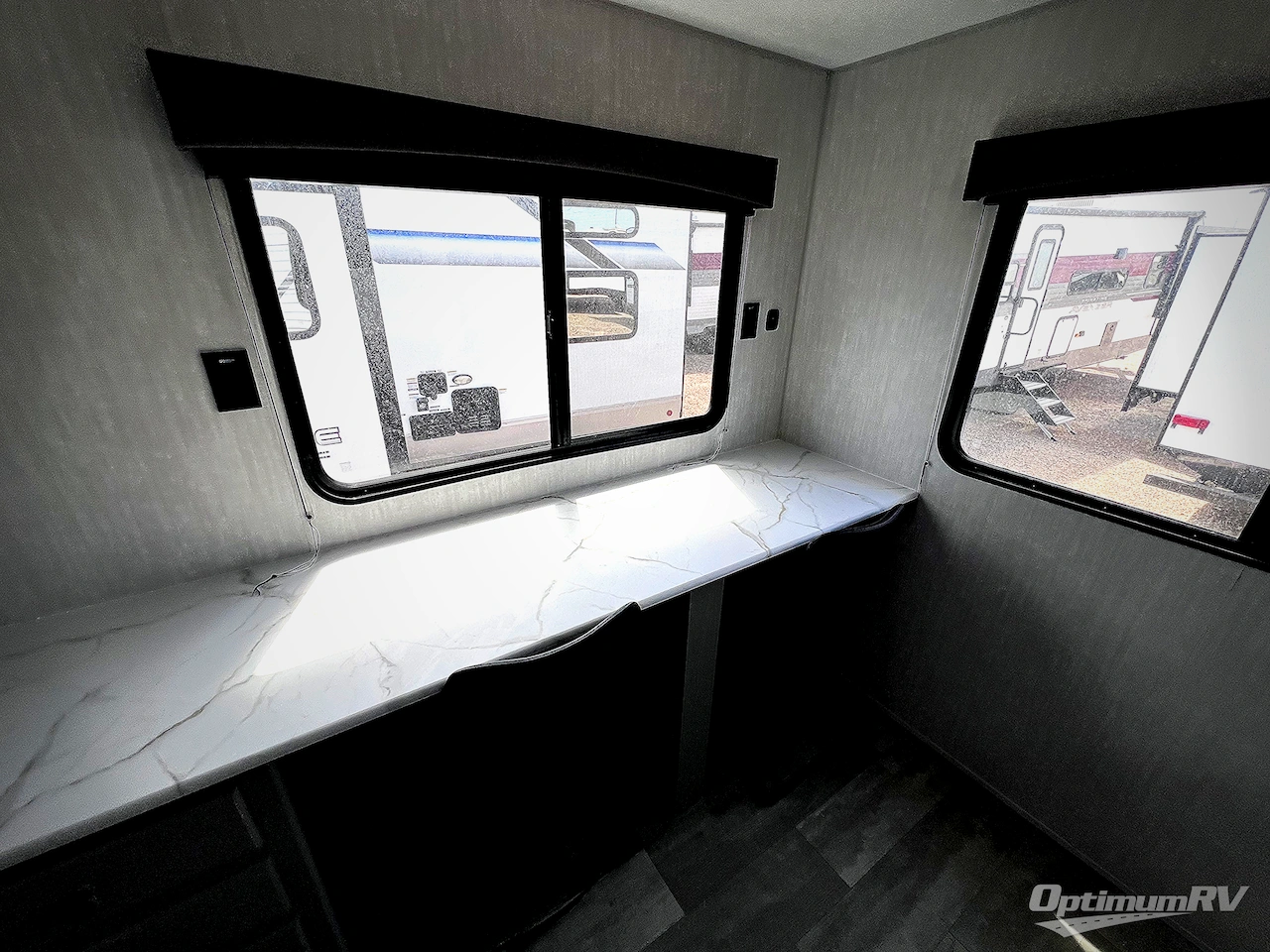 2025 Coachmen Clipper 5K Series 242MK Photo 13