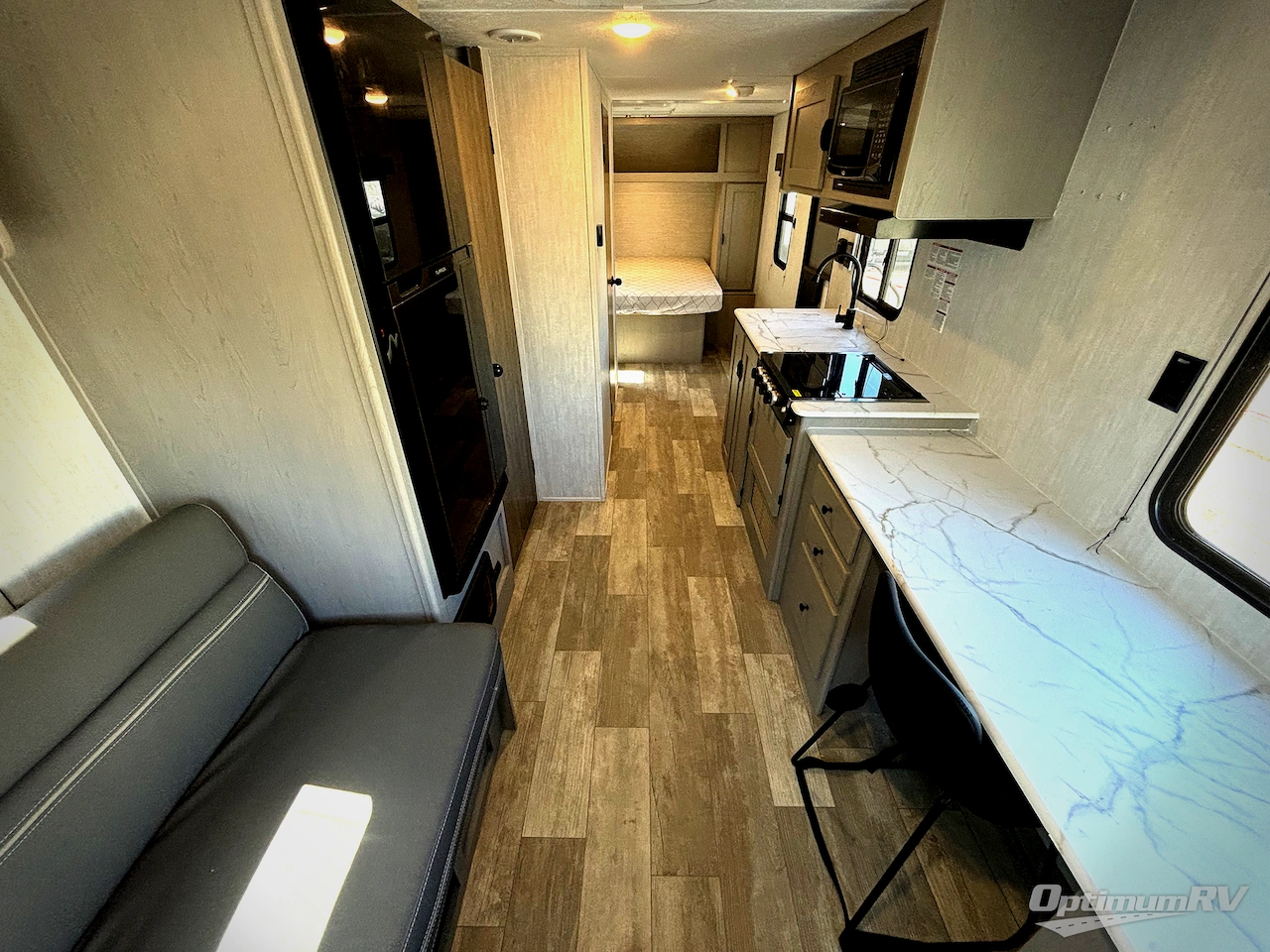2025 Coachmen Clipper 5K Series 242MK Photo 5
