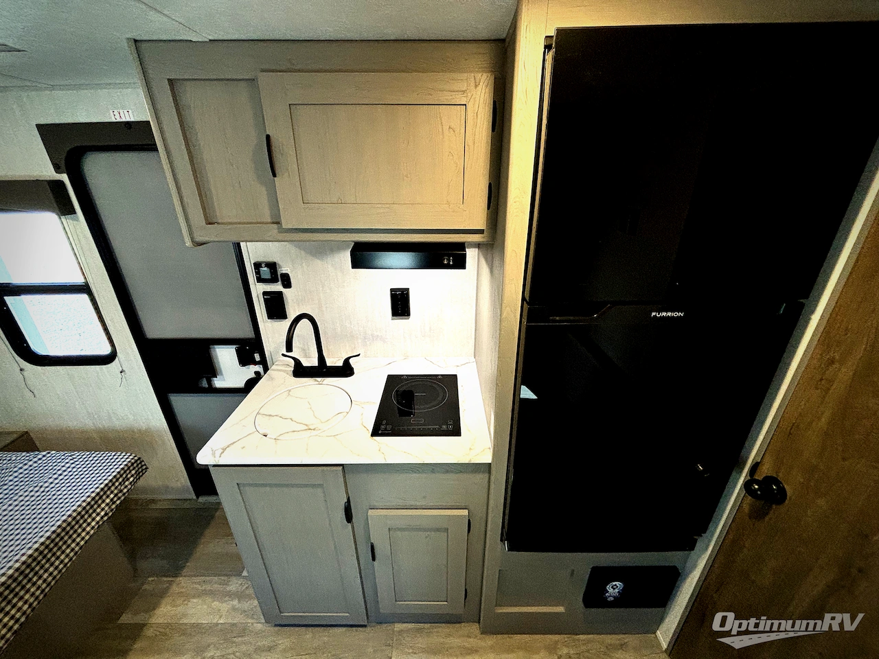 2025 Coachmen Clipper Cadet 17CFQ Photo 6