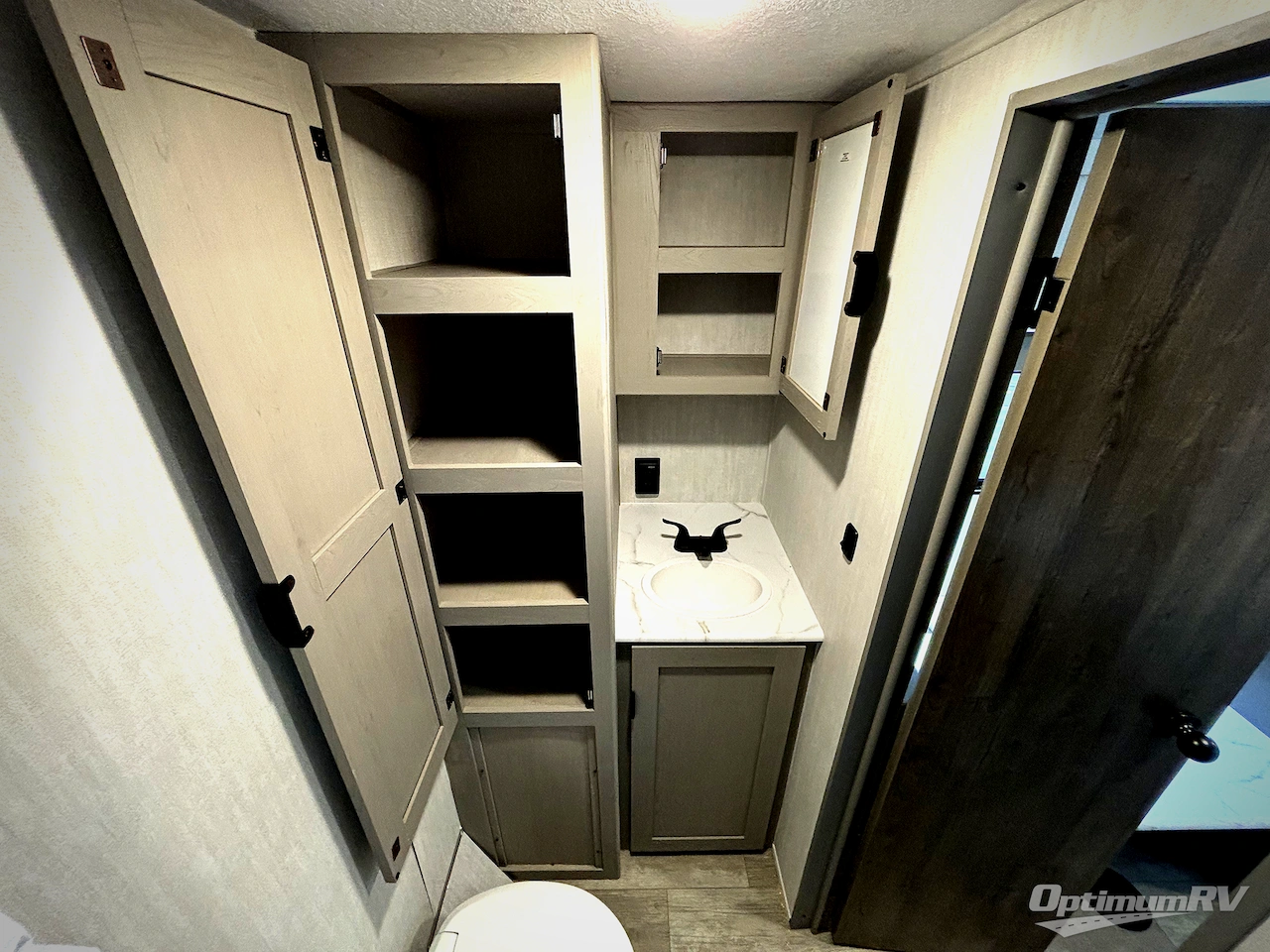 2025 Coachmen Clipper Cadet 17CFQ Photo 10