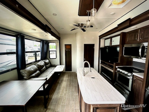 2021 Keystone Avalanche 395BH RV Photo 2