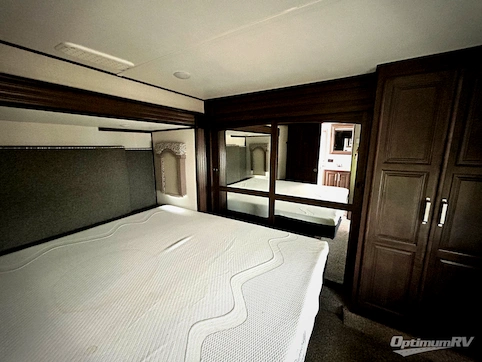 2021 Keystone Avalanche 395BH RV Photo 3