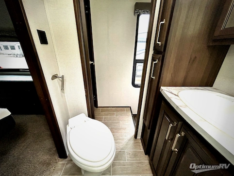 2021 Keystone Avalanche 395BH RV Photo 4