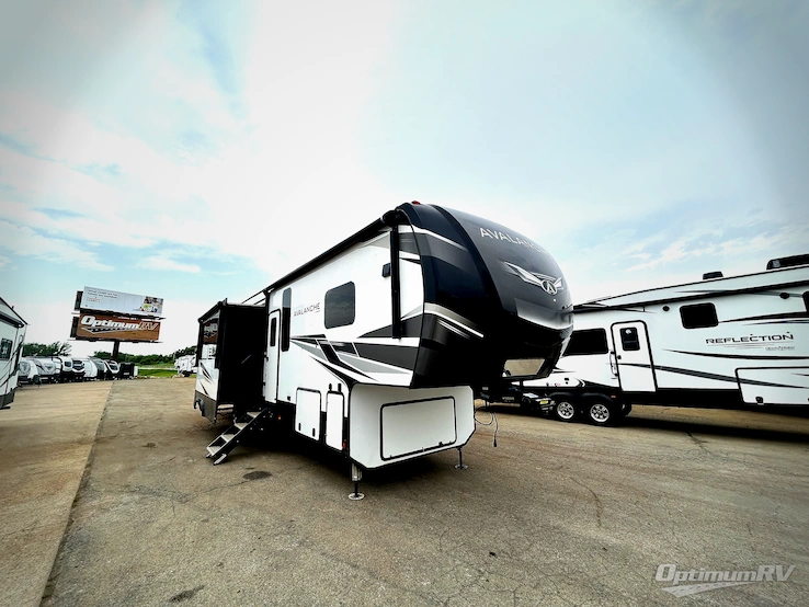 2021 Keystone Avalanche 395BH RV Photo 1