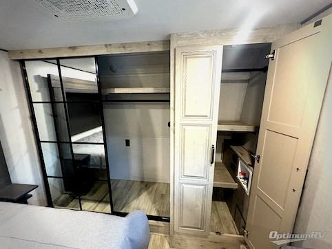 2024 Keystone Alpine Avalanche Edition 390DS RV Photo 4