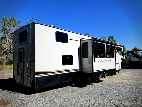 2024 Keystone Alpine Avalanche Edition 390DS RV Photo 4