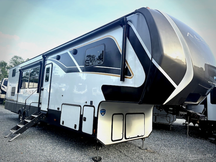 2024 Keystone Alpine Avalanche Edition 390DS RV Photo 1