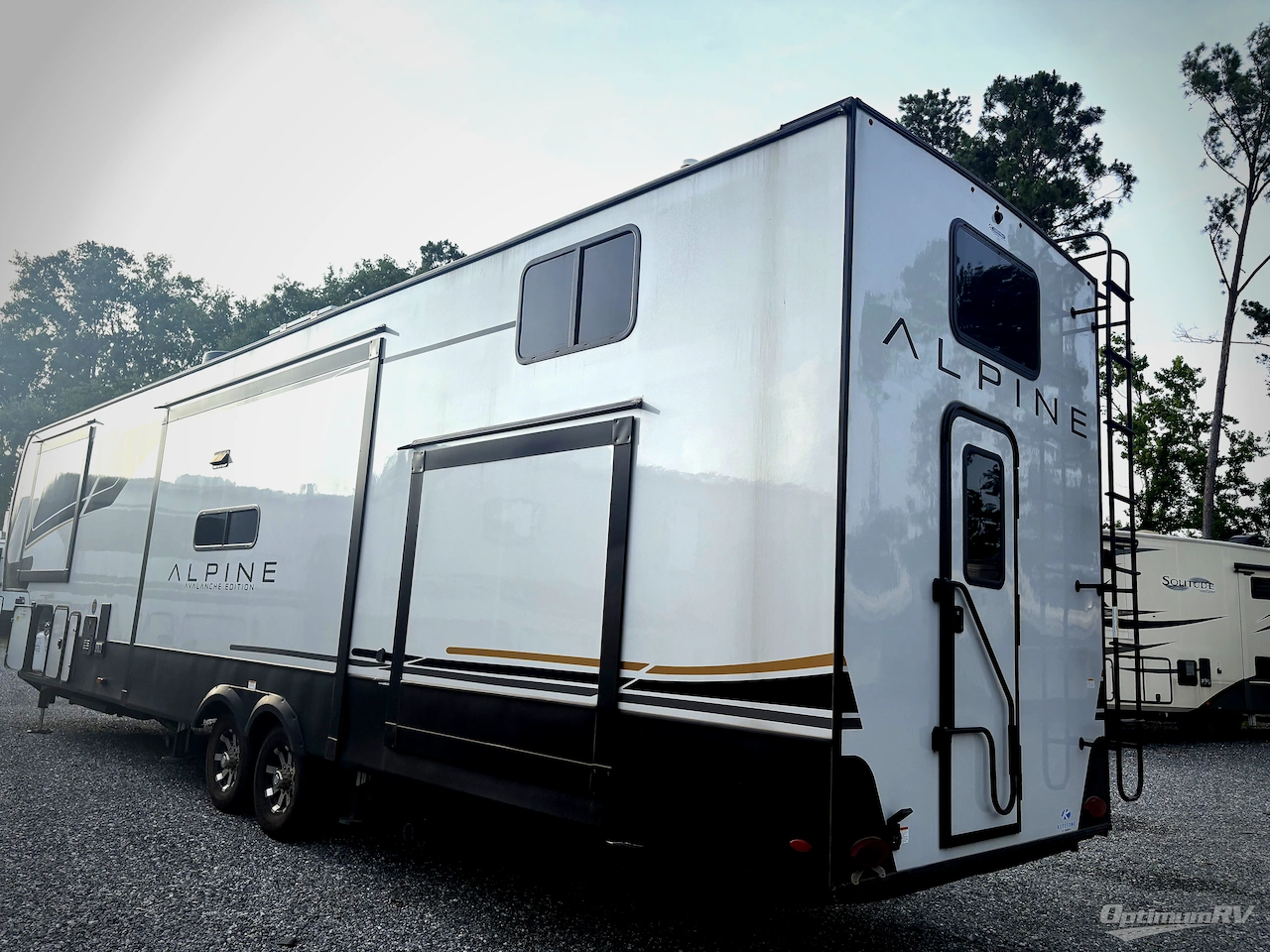 2024 Keystone Alpine Avalanche Edition 390DS Photo 3