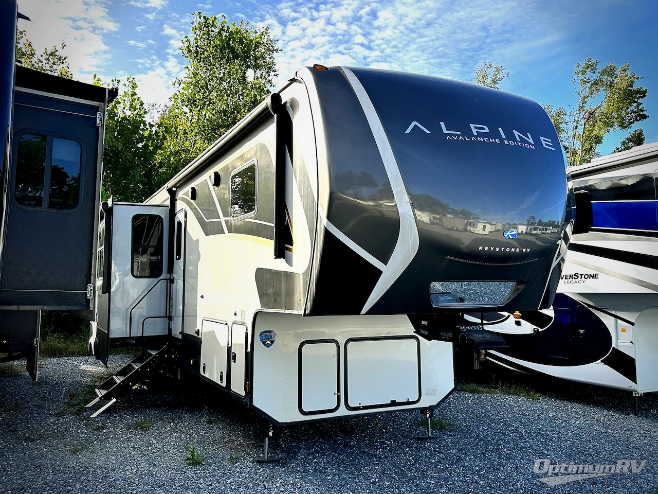 2024 Keystone Alpine Avalanche Edition 390DS Photo 1