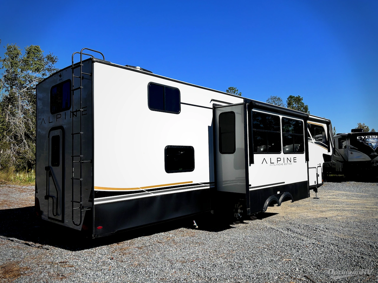 2024 Keystone Alpine Avalanche Edition 390DS Photo 19