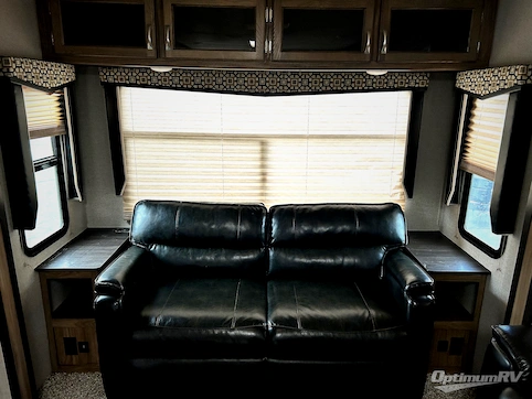2019 Dutchmen Atlas 3302RL RV Photo 2