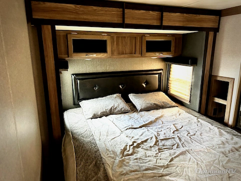 2019 Dutchmen Atlas 3302RL RV Photo 3
