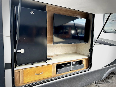 2019 Dutchmen Atlas 3302RL RV Photo 4