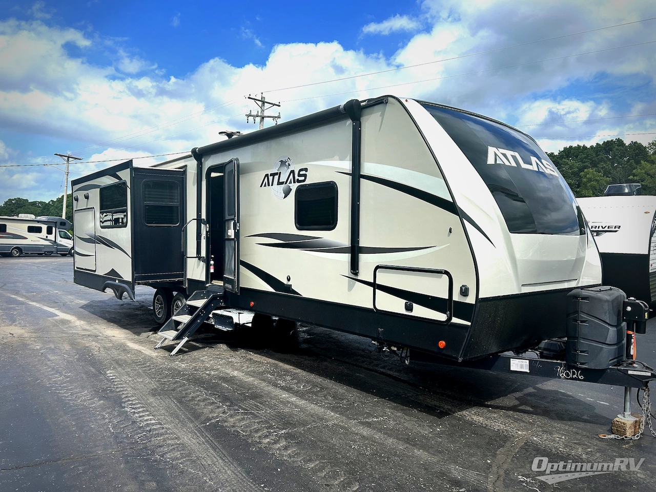 2019 Dutchmen Atlas 3302RL Photo 1
