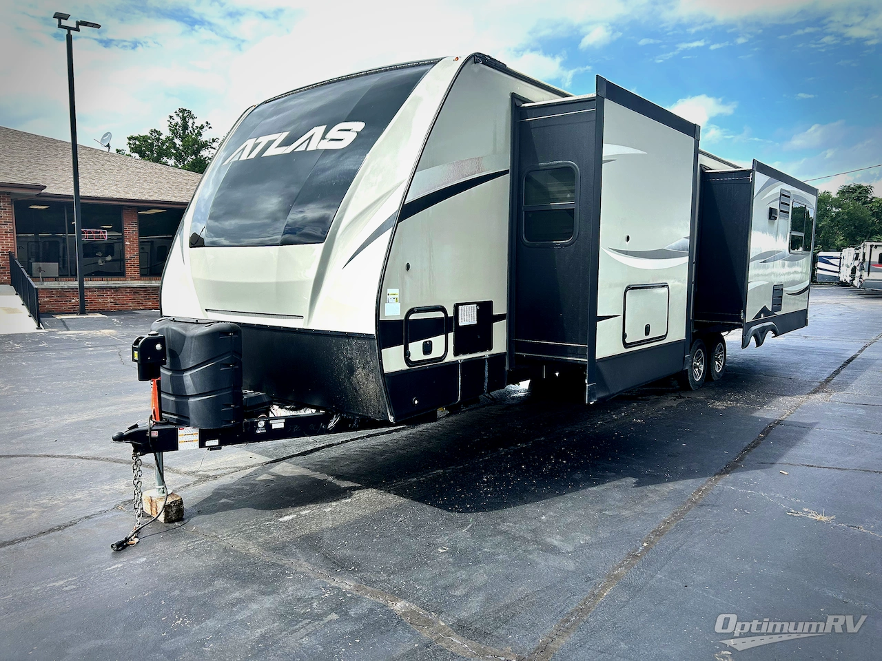 2019 Dutchmen Atlas 3302RL Photo 2