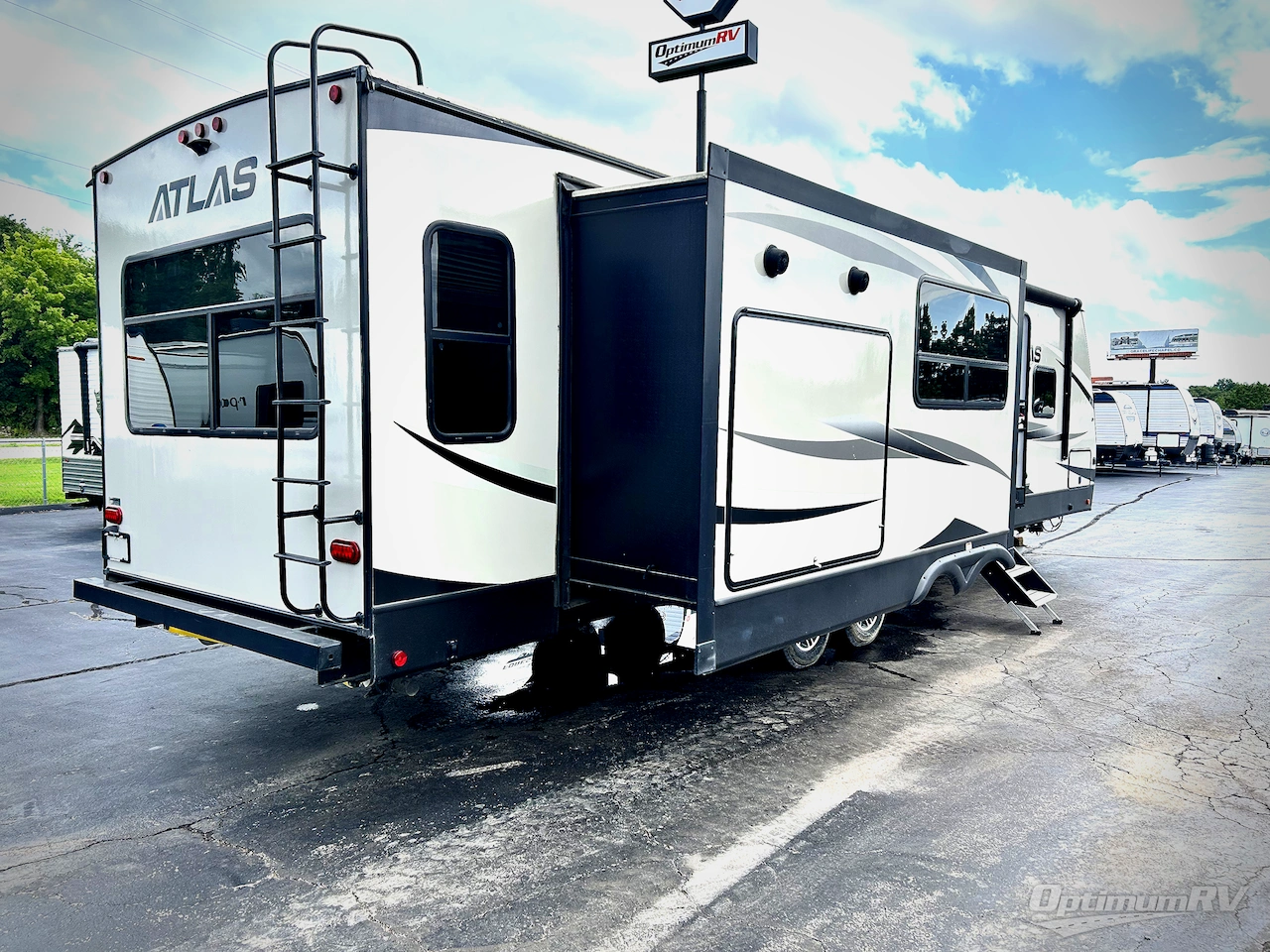 2019 Dutchmen Atlas 3302RL Photo 3