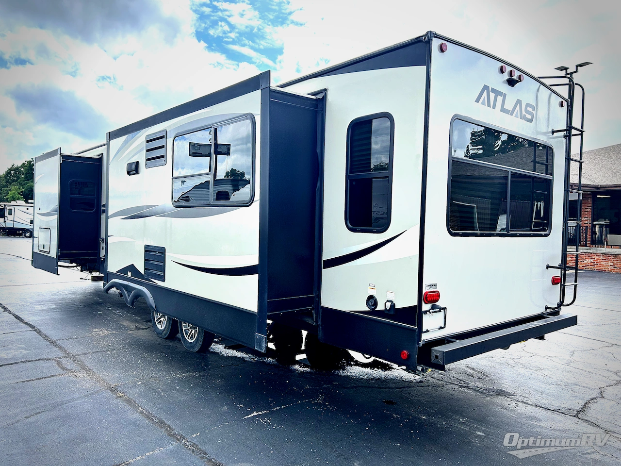 2019 Dutchmen Atlas 3302RL Photo 4