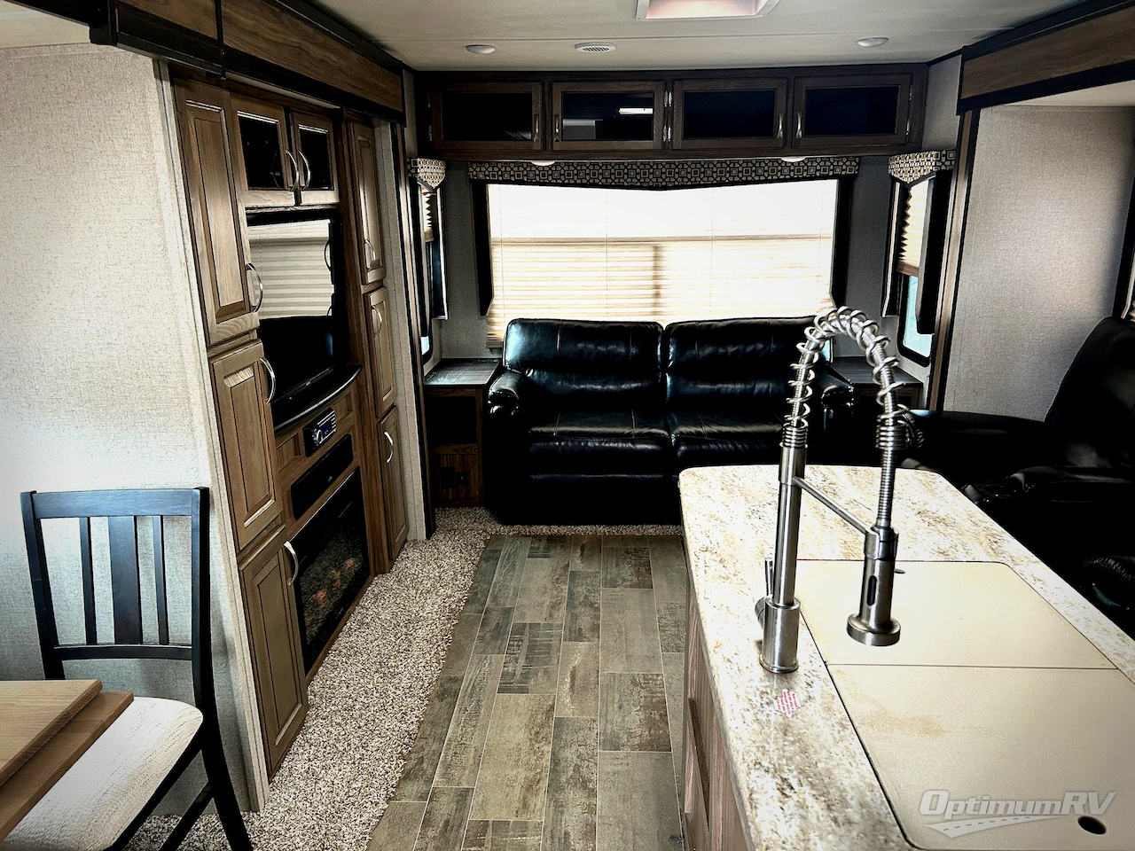 2019 Dutchmen Atlas 3302RL Photo 5