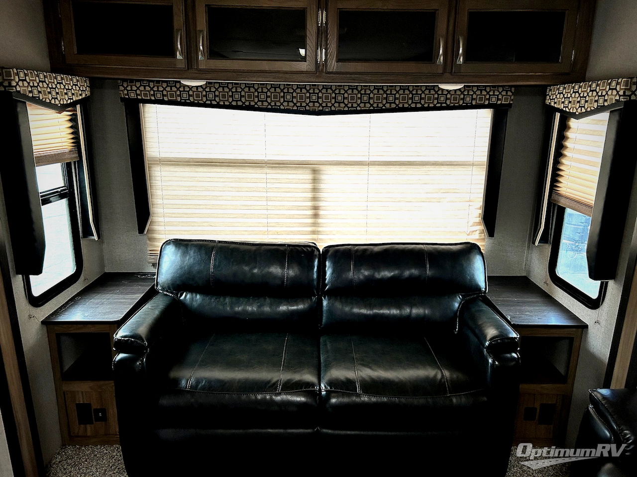 2019 Dutchmen Atlas 3302RL Photo 8