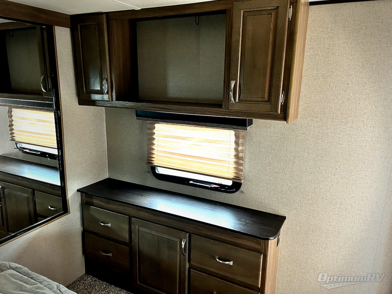 2019 Dutchmen Atlas 3302RL Photo 17