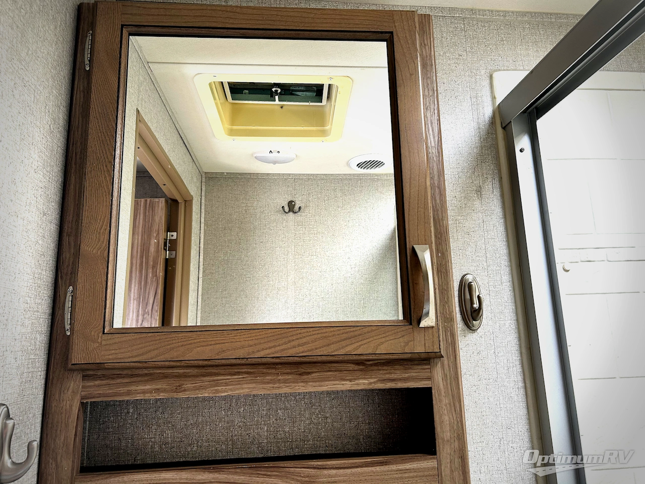 2019 Dutchmen Atlas 3302RL Photo 20