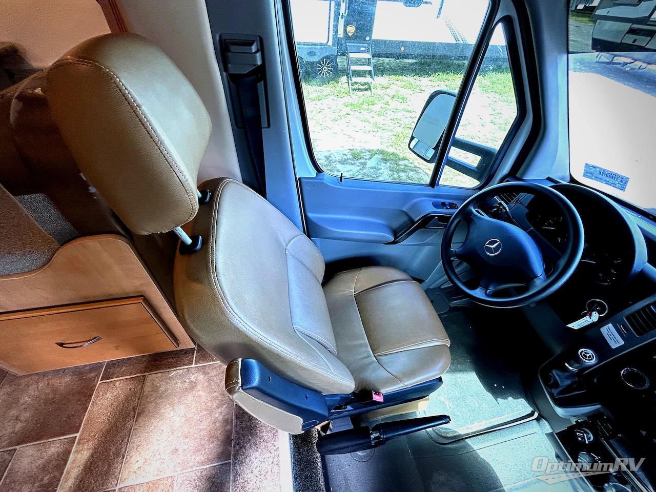 2017 Thor Four Winds Sprinter 24HL Photo 7