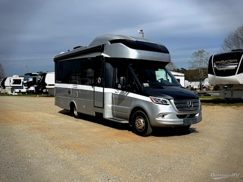 Used 2020 Tiffin Motorhomes Wayfarer 25RW Featured Photo