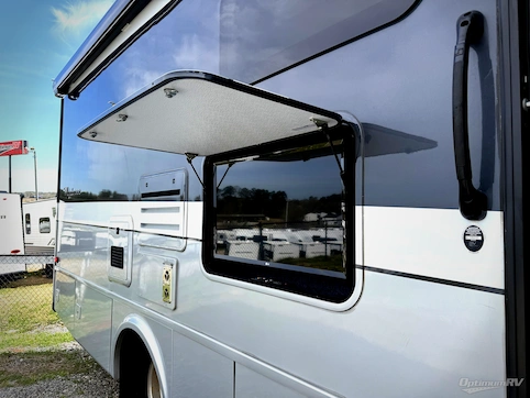 2020 Tiffin Wayfarer 25RW RV Photo 4