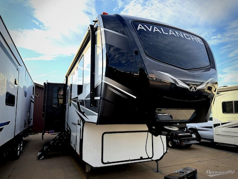 Used 2020 Keystone Avalanche 313RS Featured Photo