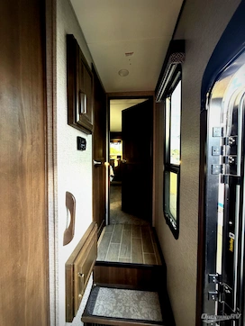 2020 Keystone Avalanche 313RS RV Photo 4
