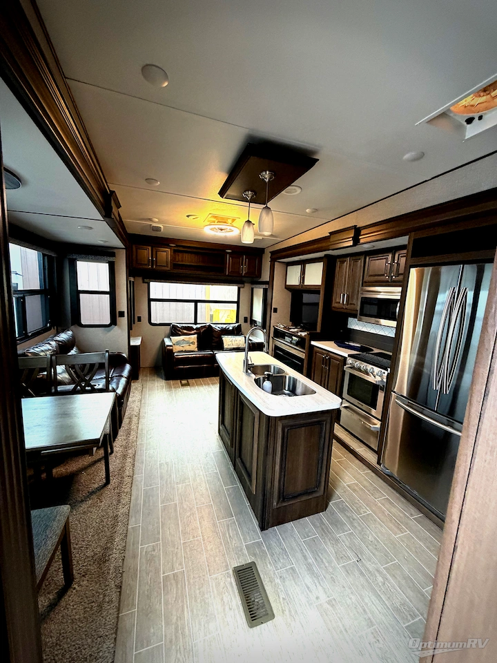 2020 Keystone Avalanche 313RS Photo 5