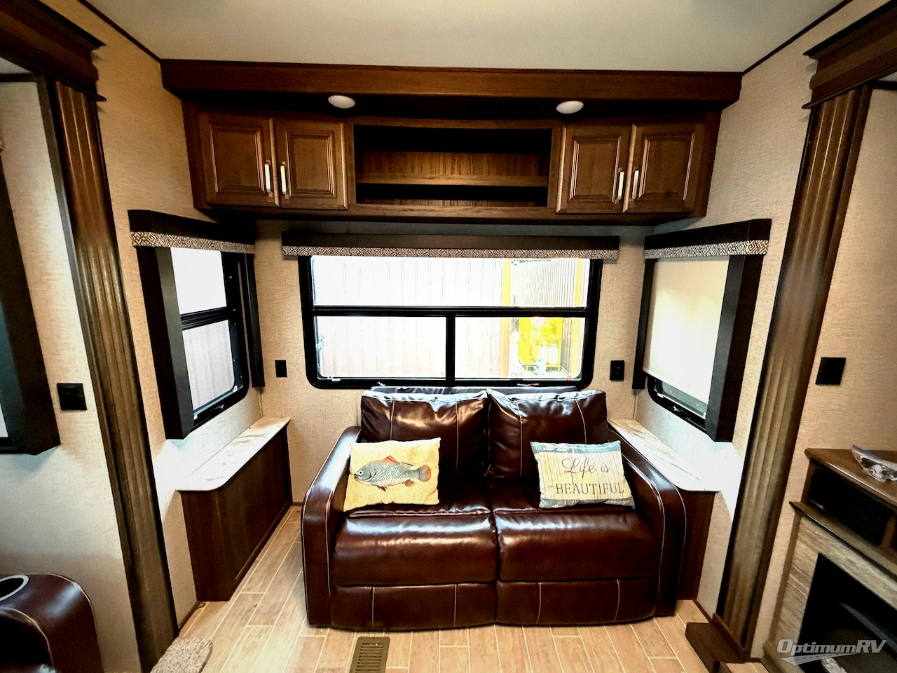 2020 Keystone Avalanche 313RS Photo 8