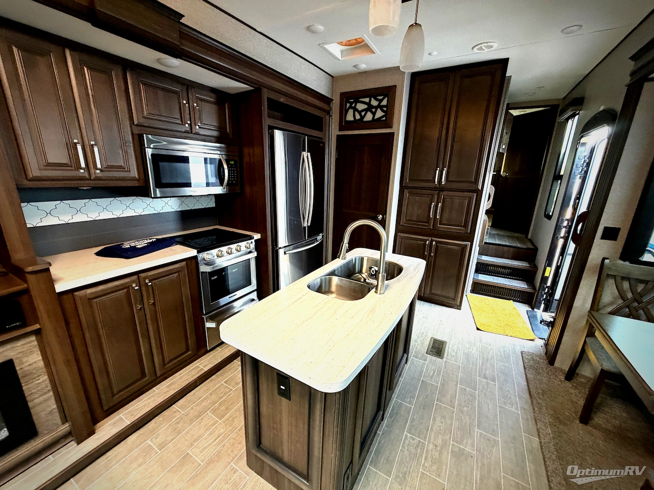 2020 Keystone Avalanche 313RS Photo 11