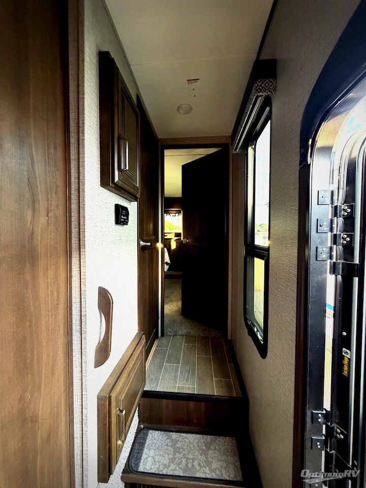 2020 Keystone Avalanche 313RS Photo 13