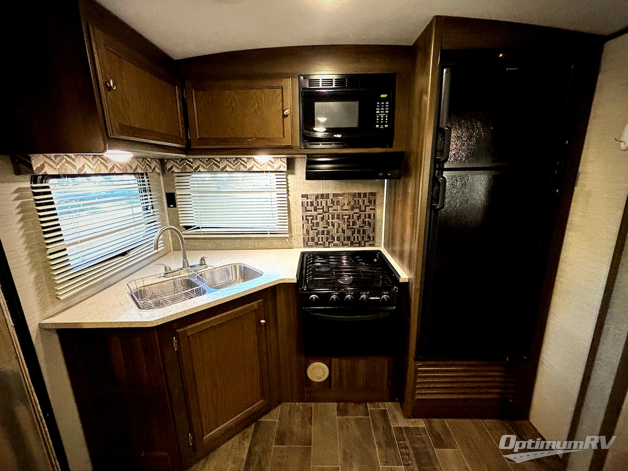 2017 Keystone Premier Ultra Lite 24RKPR Photo 6