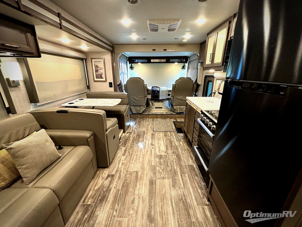 2022 Thor Hurricane 35M Photo 5