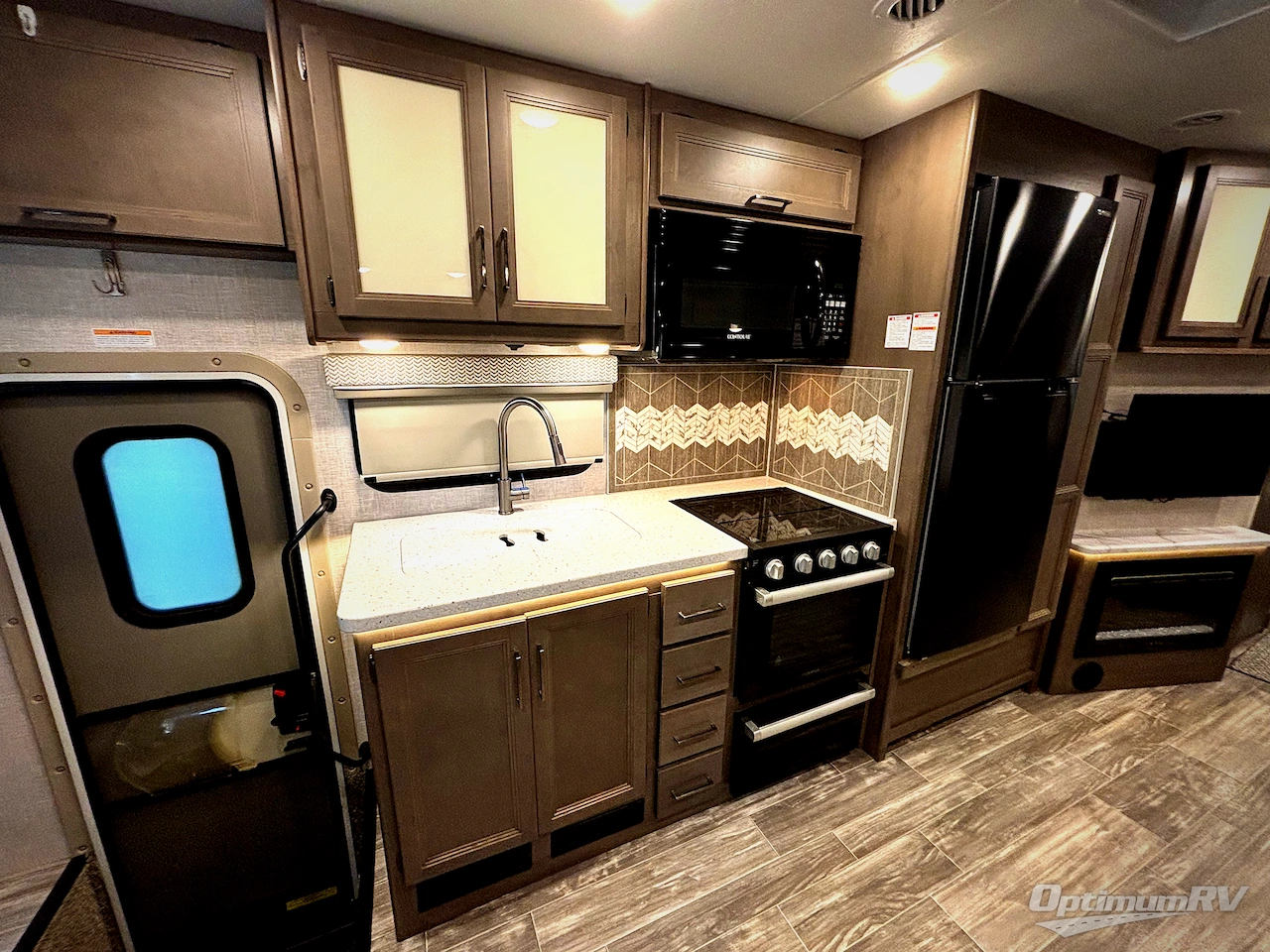 2022 Thor Hurricane 35M Photo 10