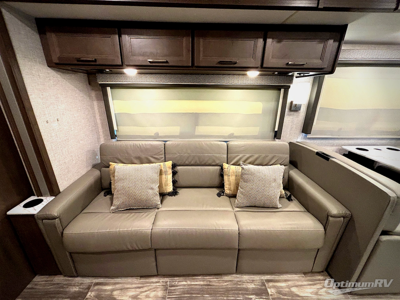 2022 Thor Hurricane 35M Photo 12