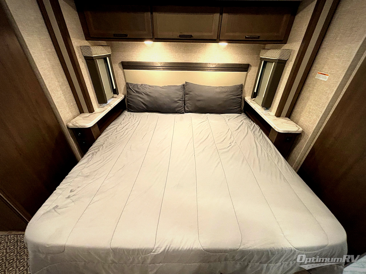 2022 Thor Hurricane 35M Photo 16