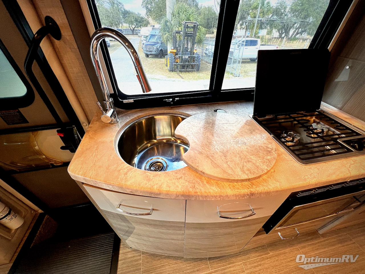 2023 Thor Tiburon Sprinter 24TT Photo 12